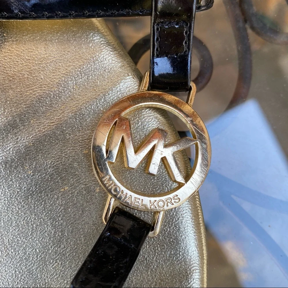 Michael Kors Girls 1‎ Black Patent Thong Sandals